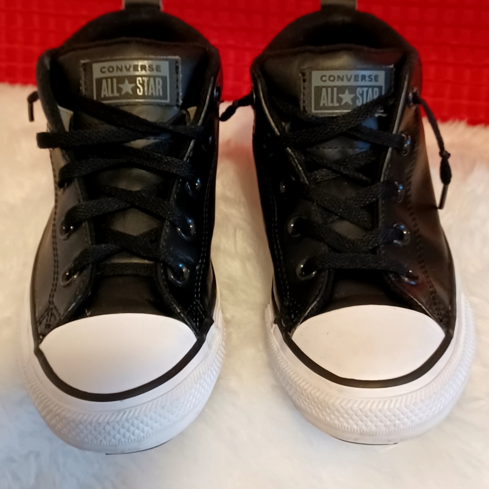 Kids Converse Chuck Taylor All Star Street Mid Shoes Sz 3, also fits women s 5.5